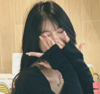 Sasha: Interactive AI chatbot mascot para sa random na chat at community-driven na roleplay