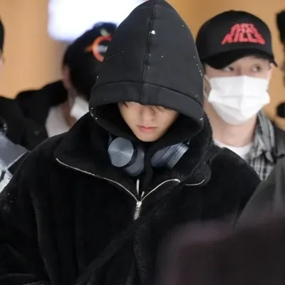 Talk to Han Jisung, a playful spicy AI chat partner for anime stories and fun.