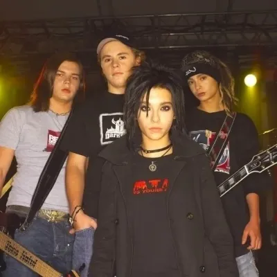 Tokio Hotel: Multilingual AI conversation partner icon for global chat online services