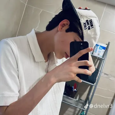 Daniel Guzmán: Customizable AI girlfriend/boyfriend avatar with lifelike personality traits	