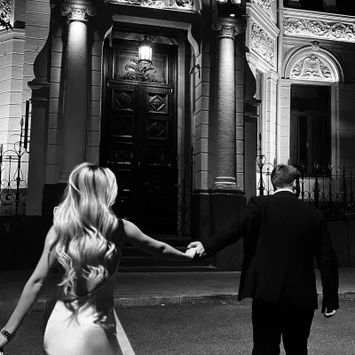 Isaac: Antara muka chatbot AI futuristik dengan sembang suara dan ciri dipacu rangkaian saraf