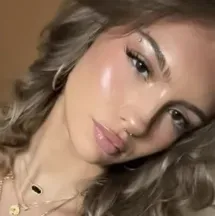 Lexi : mascotte de chatbot IA interactive pour chat aléatoire et jeu de rôle communautaire