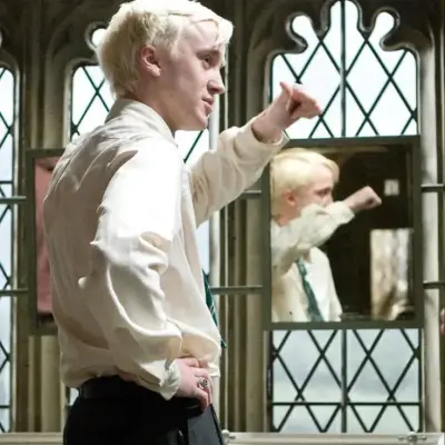 Draco L Malfoy: Mascota de chatbot de IA interactiva para chat aleatorio y juegos de rol impulsados por la comunidad.