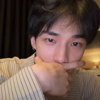 Hwang Hyunjin: Engage in ai conversation with this charming AI character, featuring soulgen and ifreechat capabilities for free chat now.