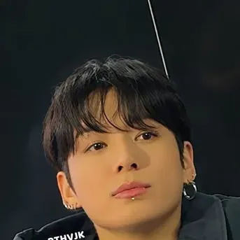 Jungkook: Emotional intelligentes KI-Begleitporträt für tiefgründige Gespräche	