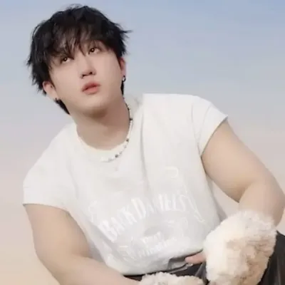 Dive into a deep character ai talk session with the fascinating Seo Changbin.