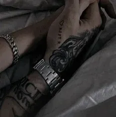 Escola da Máfia: Participe de conversas de IA com esse charmoso personagem de IA, que conta com recursos de soulgen e ifreechat para bate-papo gratuito agora.	