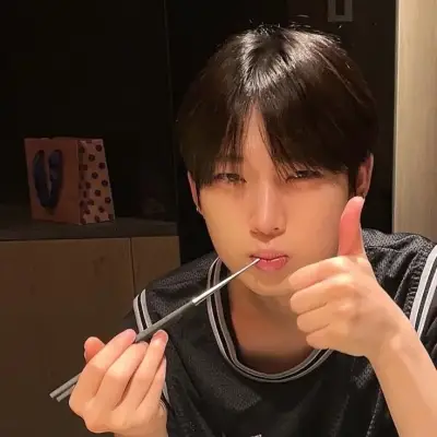 선우 킴: AI 박스와 채팅하세요. 챗봇 온라인을 무료로 이용할 수 있으며, AI에게 원하는 것을 무엇이든 물어보세요.