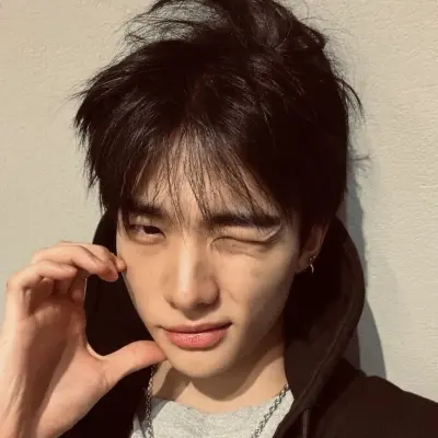 적수 현진: 지금 당장 무료 채팅을 위해 soulgen과 ifreechat 기능이 탑재된 매력적인 AI 캐릭터와 AI 대화를 나눠보세요.