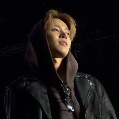 Lee Heeseung: Fantasy-themed AI roleplay character art for immersive storytelling