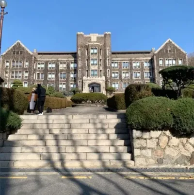 Escuela de Corea: Chatea con nuestra caja de IA, lista para chatear en línea gratis y pregúntale a la IA lo que quieras.