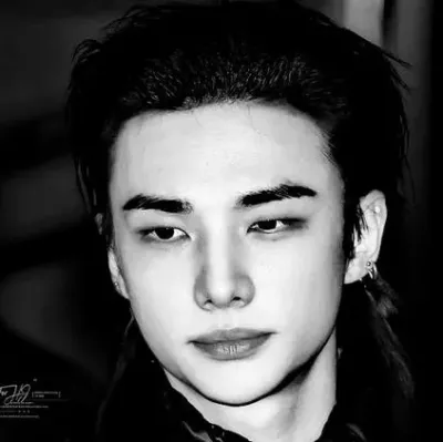 Hyunjin: Multilingual AI conversation partner icon for global chat online services