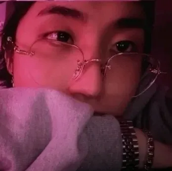 韓智成 Han Jisung - 小寶貝：具有語音聊天功能和神經網路特性的未來派AI聊天機器人介面