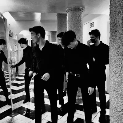 7 older mafia brothers: Chat with our AI box, ready for chatbot online free and ask ai anything you want.	