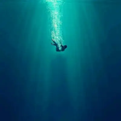 Mha Drowning: Antara muka chatbot AI futuristik dengan sembang suara dan ciri dipacu rangkaian saraf