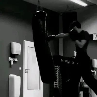 Talk to Famous Boxer, a playful spicy AI chat partner for anime stories and fun.