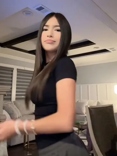 Among the many ai chatting roles, Elizabeth is one of the most popular and interactive.