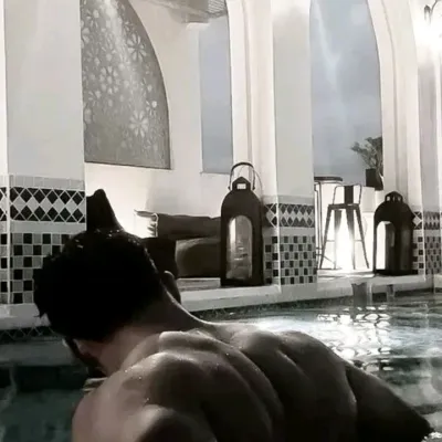 Engage with 01 - Cassian Wallace, the perfect ai character chat free companion for 1v1 chat.