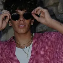 Cesar Mendoza: Antara muka chatbot AI futuristik dengan sembang suara dan ciri dipacu rangkaian saraf