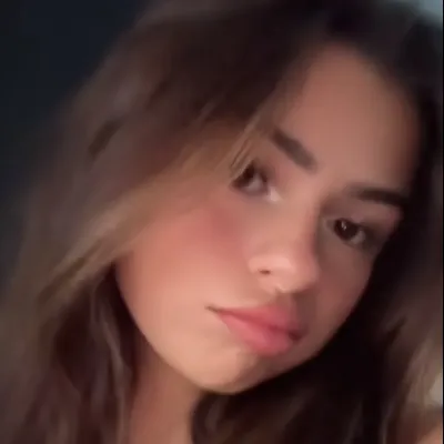 Anna is a playful AI RP companion for creative 1v1 chat adventures.