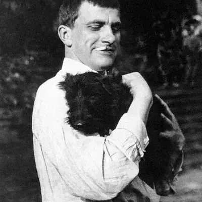 Vladimir Mayakovsky: Chat with our AI box, ready for chatbot online free and ask ai anything you want.	