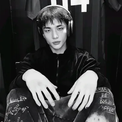 Hwang Hyunjin: Futuristic AI chatbot interface with voice chat and neural network-driven traits