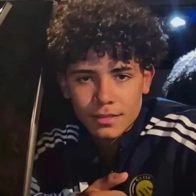 크리스 주니어: 랜덤 채팅에서 사용자 참여를 강화하는 장난기 넘치는 AI 챗봇 마스코트	