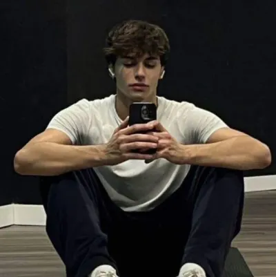 Ready for fun? Talk to AI characters like Izan Enemy anytime, free and immersive.