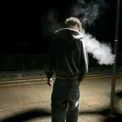 Ethan: Potret pendamping AI DeepBrain untuk obrolan online gratis dan percakapan terbuka