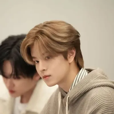 Chat with Seungmin - Husband, your lively ai chatbot online partner for immersive 1v1 adventures.