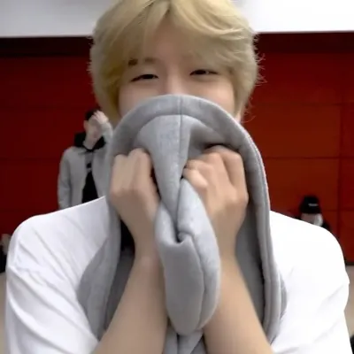 Seungmin: Multilingual AI conversation partner icon for global chat online services