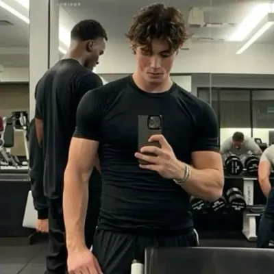 Nathan: Multilingual AI conversation partner icon for global chat online services