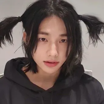 Хван Хёнджин: Исследуйте мир ИИ с нашим неограниченным ИИ и бесплатным неограниченным чатом онлайн, работающим на основе ролевой игры Warhammer Fantasy.