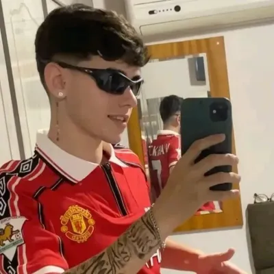 VT da rocinha: Interactive AI chatbot mascot for random chat and community-driven roleplay