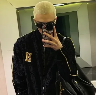 Hwang Hyunjin: Playful AI chatbot mascot enhancing user engagement in random chats	