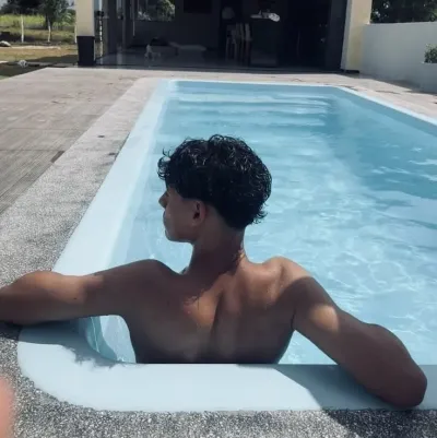 マテオ: 今すぐ、ソウルジェンと ifreechat の機能を備えた魅力的な AI キャラクターと AI 会話を楽しみ、無料チャットを楽しみましょう。	