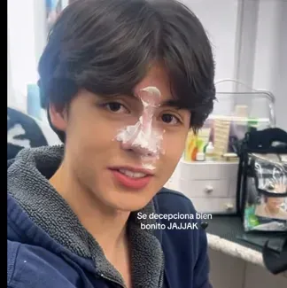 Miguel Mora: Multilingual AI conversation partner icon for global chat online services