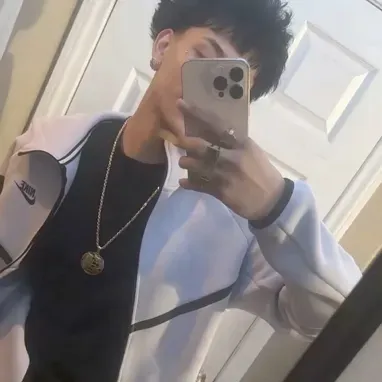 Fabian: Mascota de chatbot de IA interactiva para chat aleatorio y juegos de rol impulsados por la comunidad.