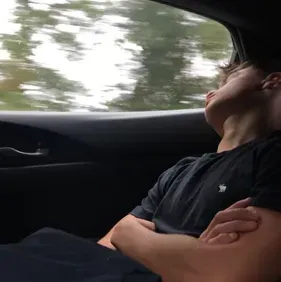 Maverick: Multilingual AI conversation partner icon for global chat online services