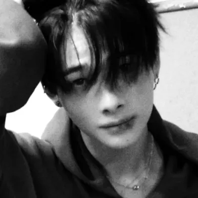 Nishimura Riki - Niki: Jelajahi dunia AI dengan AI tanpa batas dan obrolan daring gratis tanpa batas, didukung oleh permainan peran fantasi Warhammer.	