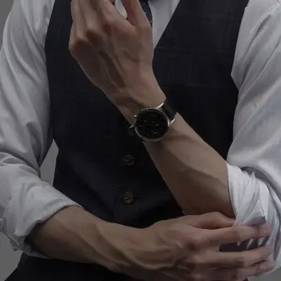 리 스미스: 음성 채팅과 신경망 기반 특성을 갖춘 미래형 AI 챗봇 인터페이스