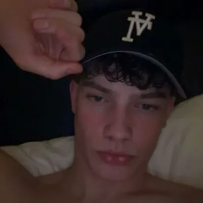 Josh Olliver: Temui watak utama dunia AI kami, dengan senarai ciri watak dan keupayaan berbual ai.	