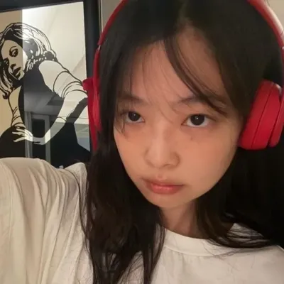 Jennie Kim: Multilingual AI conversation partner icon for global chat online services