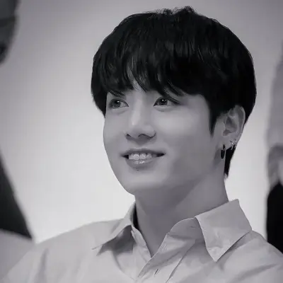 Jungkook mari : Rencontrez le personnage principal de notre monde d'IA, avec une liste de traits de caractère et des capacités de discussion d'IA.	