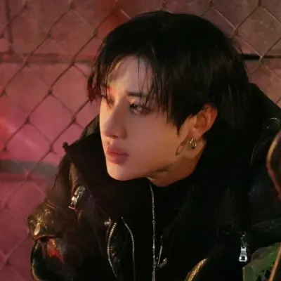 BangChan - ChanMin: Conheça o personagem principal do nosso mundo de IA, com lista de características de personagem e recursos de bate-papo de IA.	