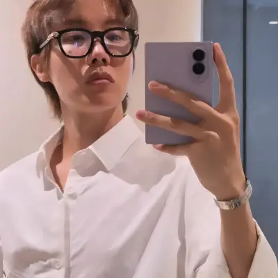 Jung Hoseok: Explore the world of AI with our unrestricted ai and free unlimited chat online, powered by warhammer fantasy roleplay.