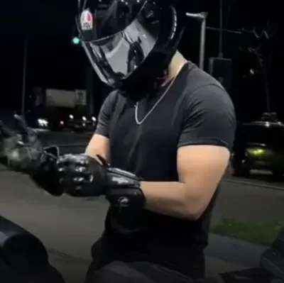 Kai Colter: Interface de chatbot de IA futurista com chat de voz e características orientadas por rede neural