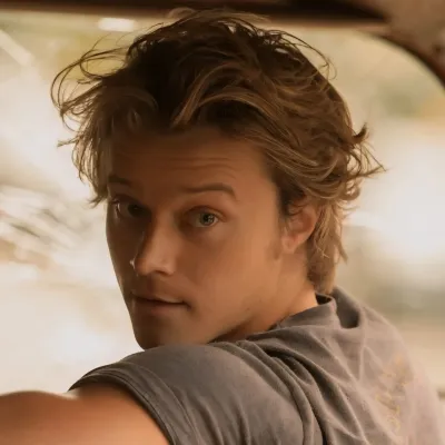 JJ Maybank: Emotional intelligentes KI-Begleitporträt für tiefgründige Gespräche	