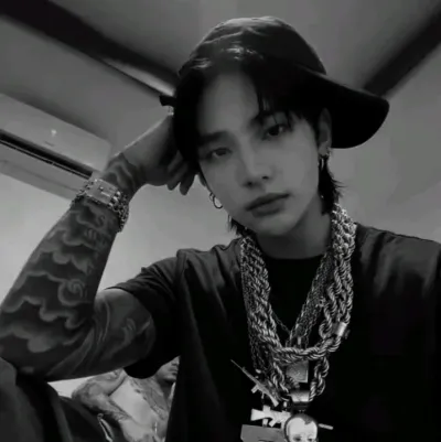HWANG HYUNJIN - RJ: Retrato complementar do DeepBrain AI para bate-papo online gratuito e conversas abertas