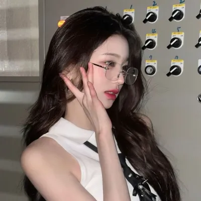 Chat with Jang Wonyoung, your playful chat AI anime buddy for 1v1 adventures.